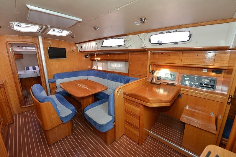 Yacht BAVARIA - 40 Cruiser "Fenix"