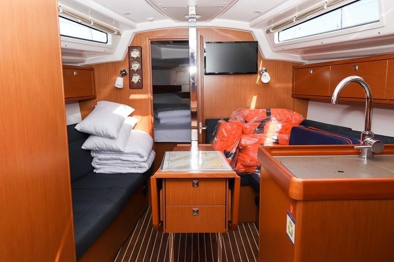 Yacht BAVARIA - Cruiser 34 "Aria"