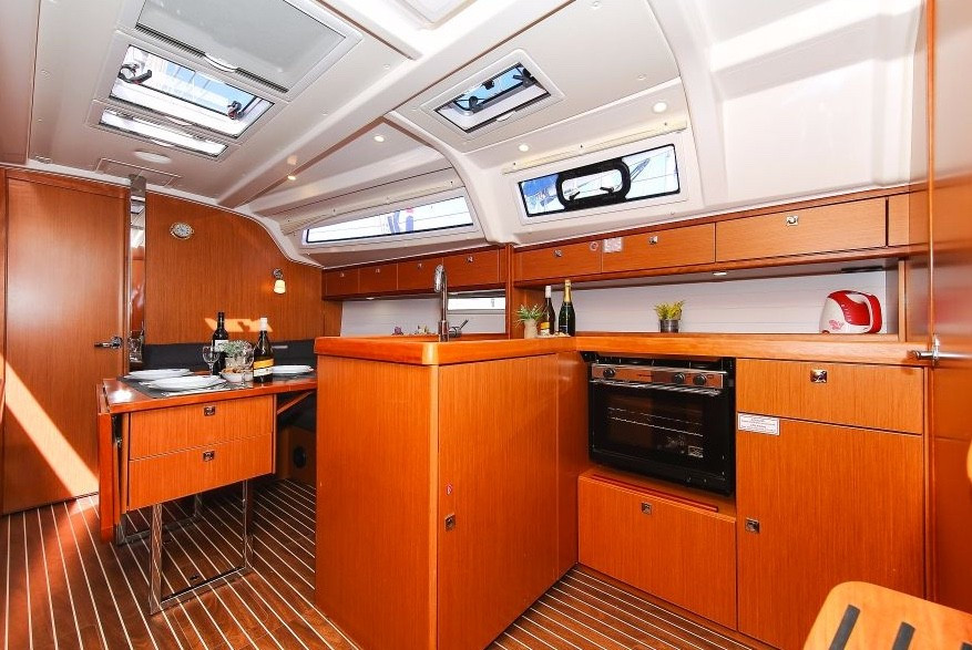 Yacht BAVARIA - Cruiser 37 "Cassiopeia"