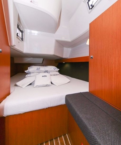 Yacht BAVARIA - Cruiser 37 "Cassiopeia"