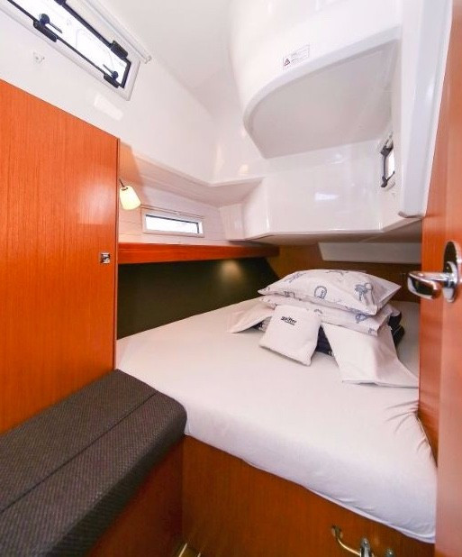 Yacht BAVARIA - Cruiser 37 "Cassiopeia"