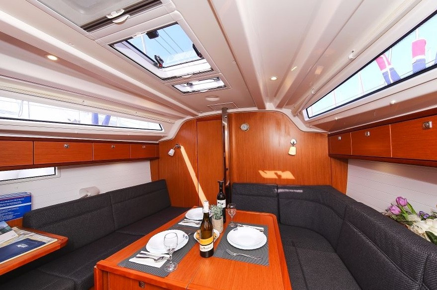 Yacht BAVARIA - Cruiser 37 "Cassiopeia"