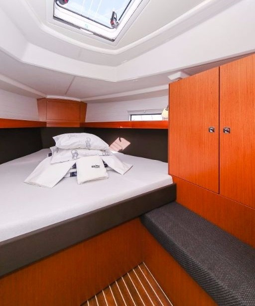 Yacht BAVARIA - Cruiser 37 "Cassiopeia"