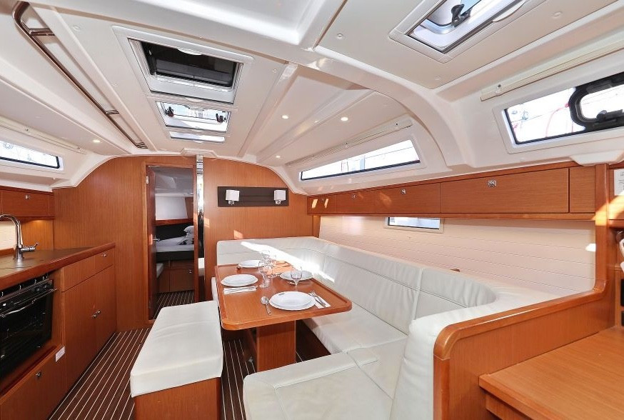 Yacht BAVARIA - Cruiser 41 "Aquarius"