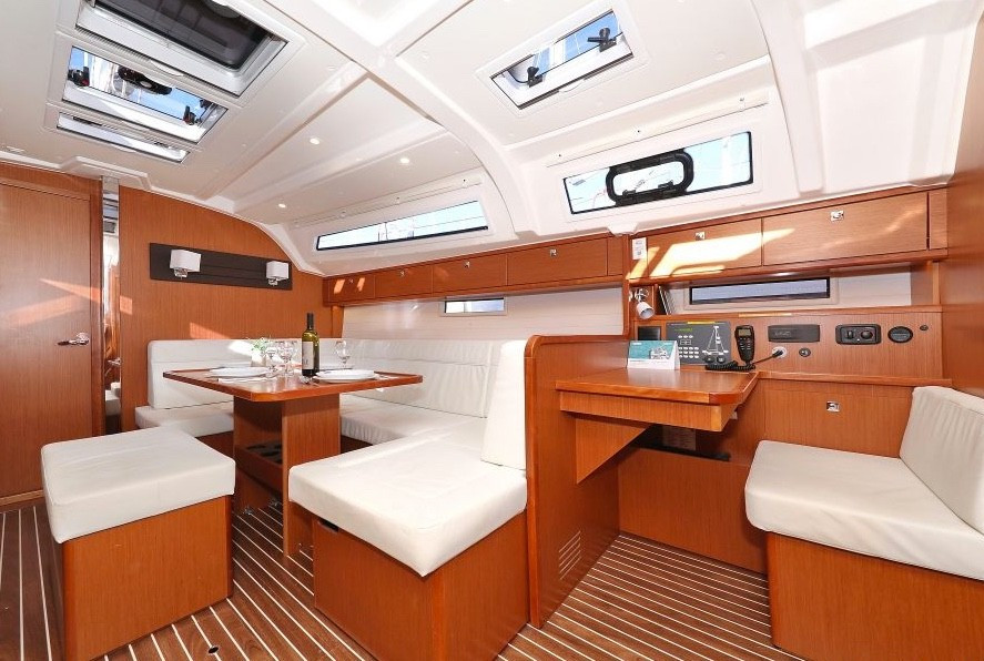 Yacht BAVARIA - Cruiser 41 "Aquarius"