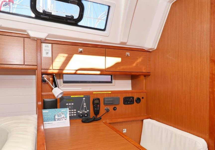 Yacht BAVARIA - Cruiser 41 "Aquarius"