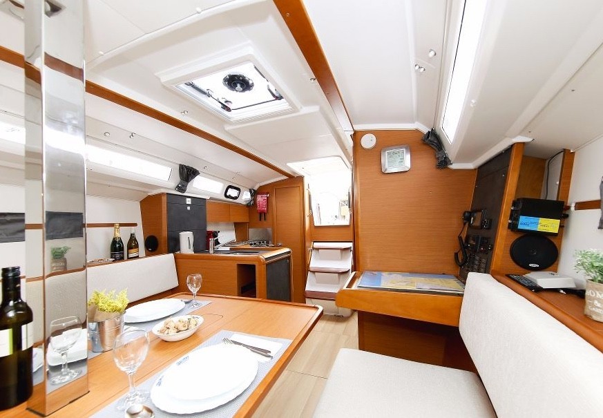 Yacht JEANNEAU - Sun Odyssey 349 "Polly Fun"