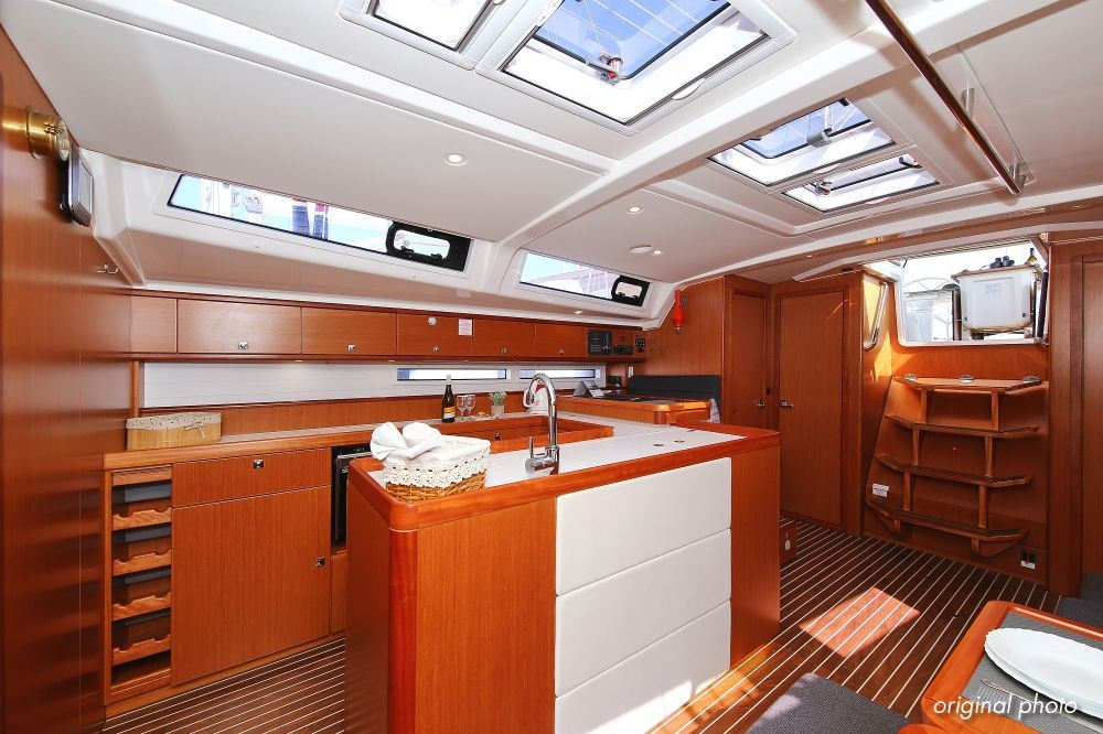 Yacht BAVARIA - Cruiser 56 "El Karinjo"