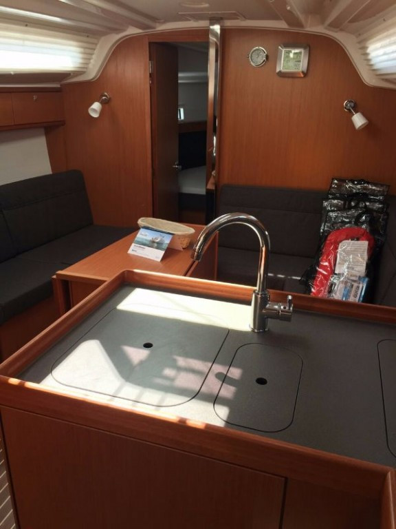 Yacht BAVARIA - Cruiser 37 "Vera"