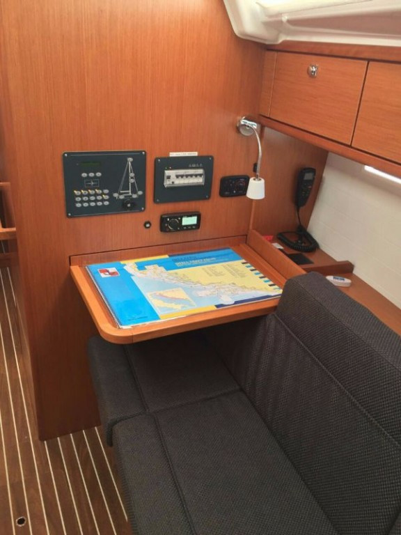 Yacht BAVARIA - Cruiser 37 "Vera"