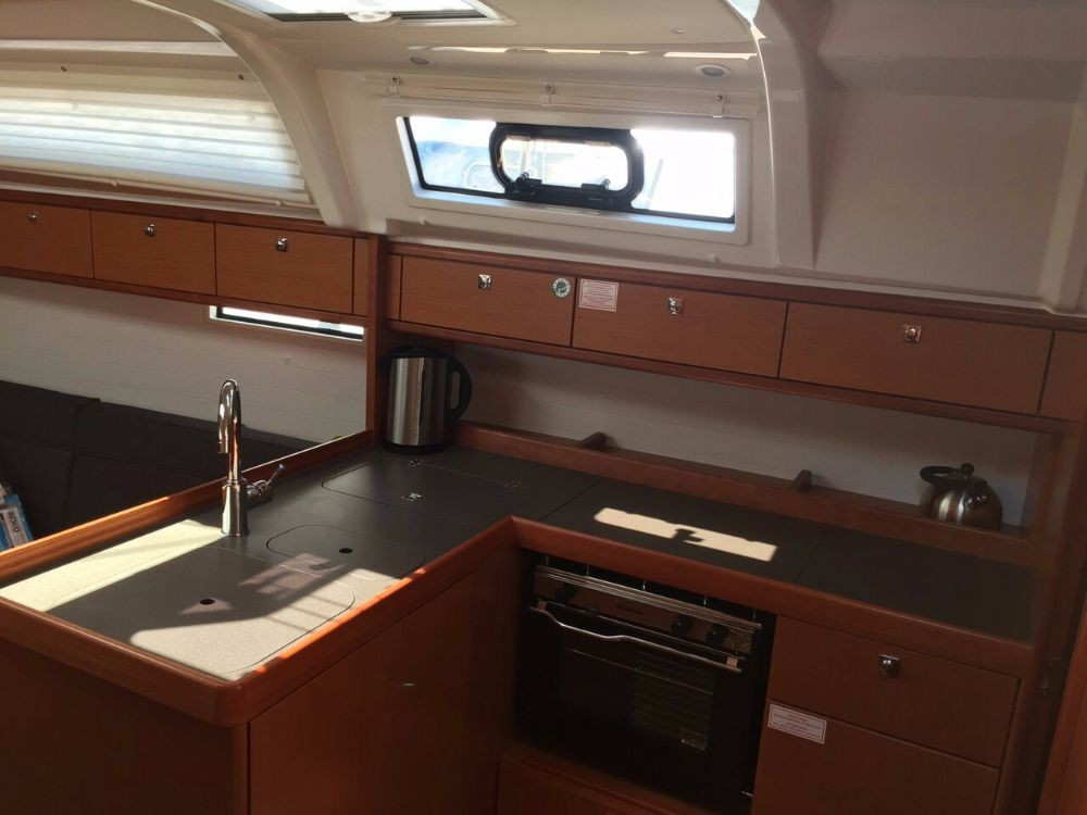 Yacht BAVARIA - Cruiser 37 "Vera"