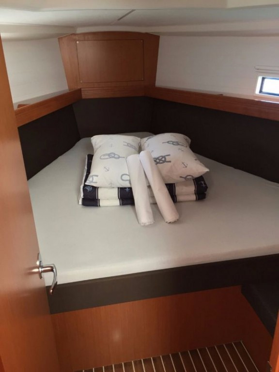 Yacht BAVARIA - Cruiser 37 "Vera"