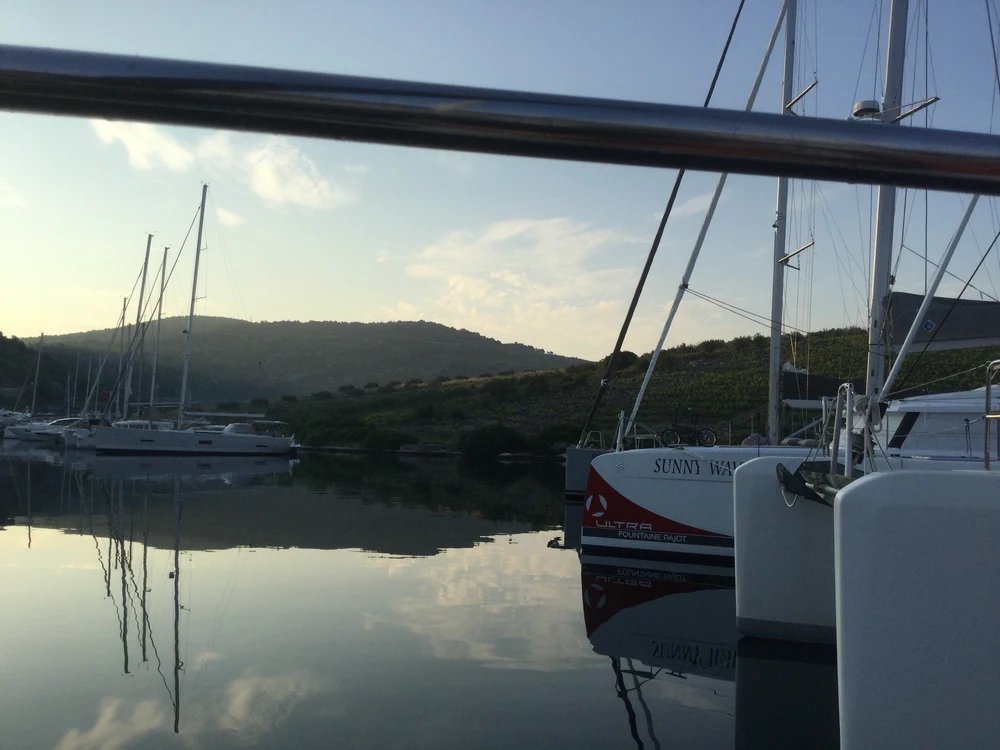 Morgens in der Marina Kremik.