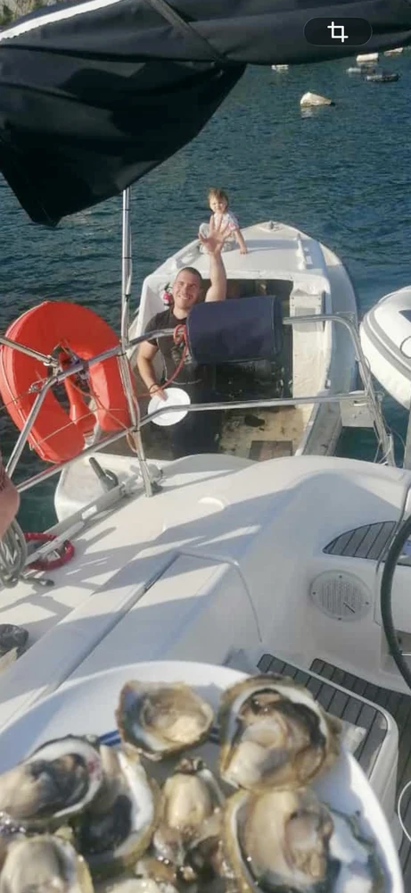 Frisch aus dem Meer. Nach Bestellung drehen Sie ein paar Kreise...