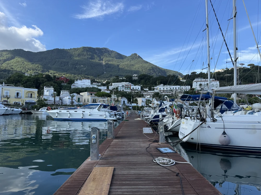 Der Ausblick auf die Insel belohnte die komplizierte Überfahrt ab Korsika.