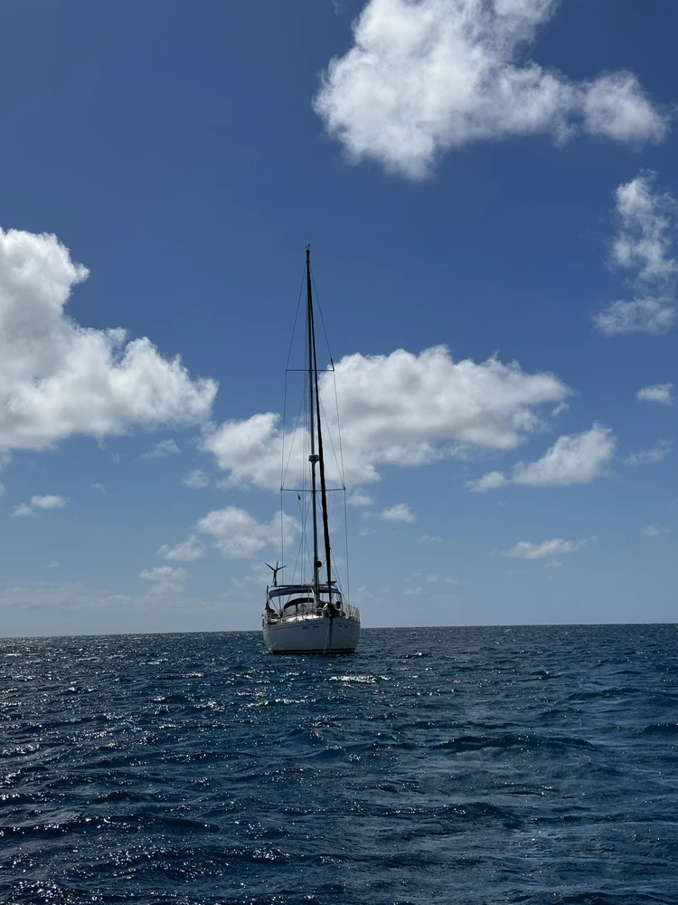 SV POLARIS vor Anker bei Saint Kitts.