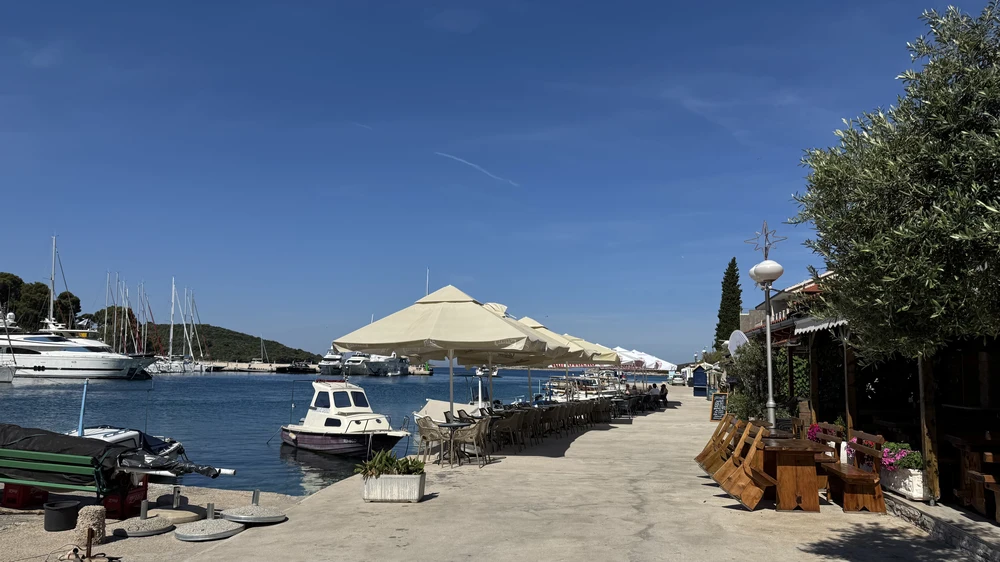 Maslinica auf Solta, Blick in Richtung Westen.