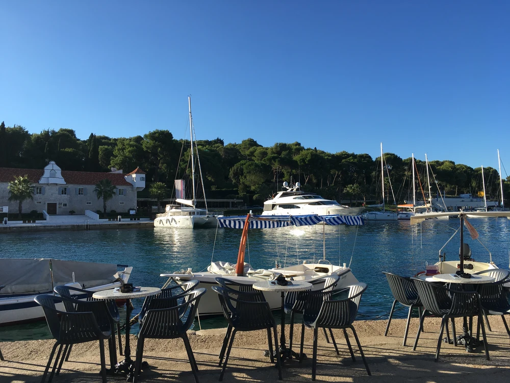 Marina Maslinica auf Solta.