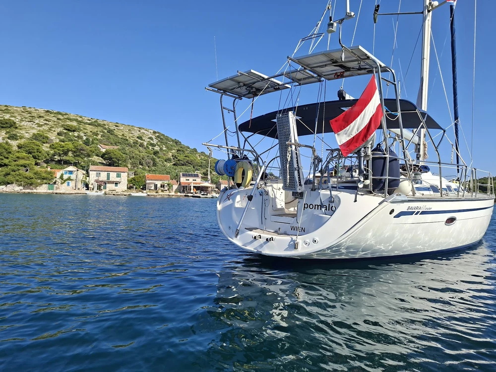 Solar und Heckansicht der Bavaria 46c POMALO