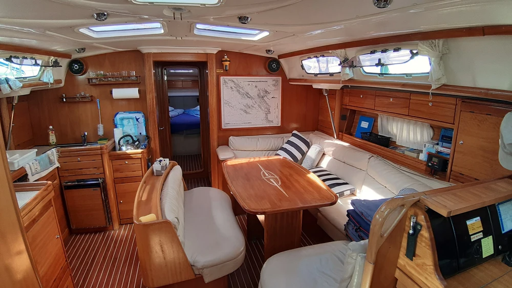 Salonbereich der Bavaria 46c - SV POMALO