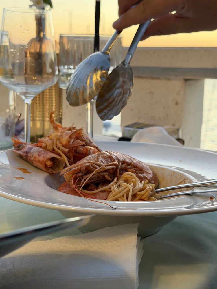 Scampi in Tomatensauce.