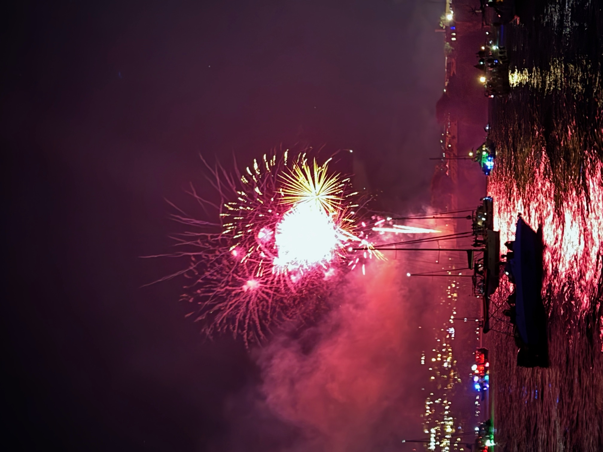 Feuerwerk im Hafenbecken von Martinique