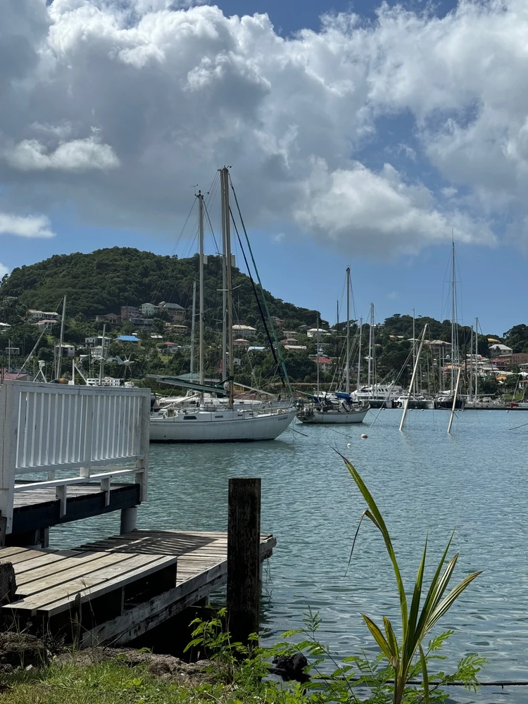 grenada-steg-ankerlieger.jpeg