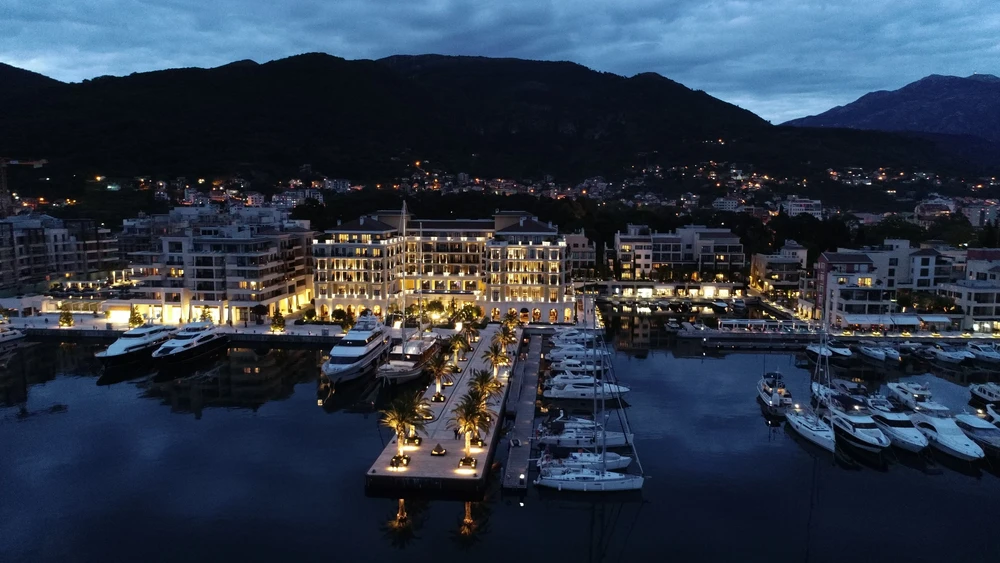 Drohnenaufnahme von Port of Montenegro