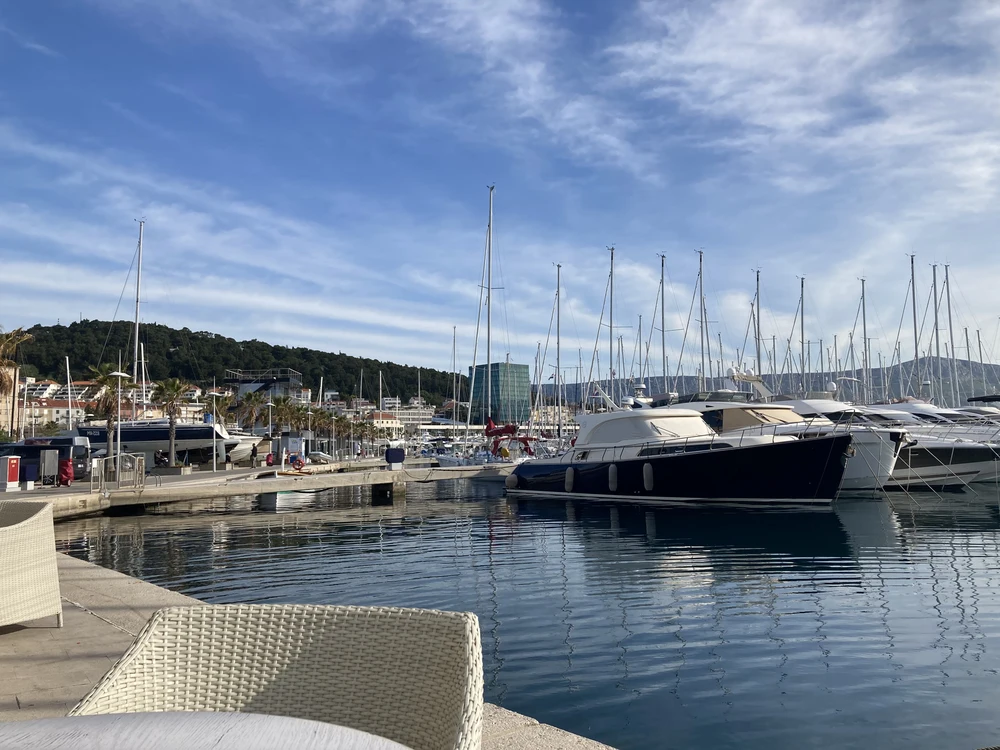 ACI-Split-Bar-Bereich