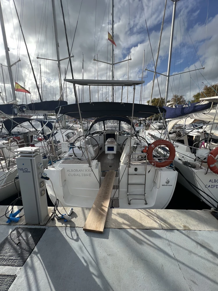 Eine Yacht von unserem Partner Alboran