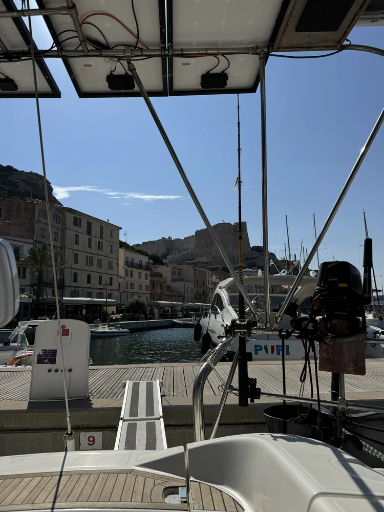 Blick aus dem Cockpit in die Kulisse.