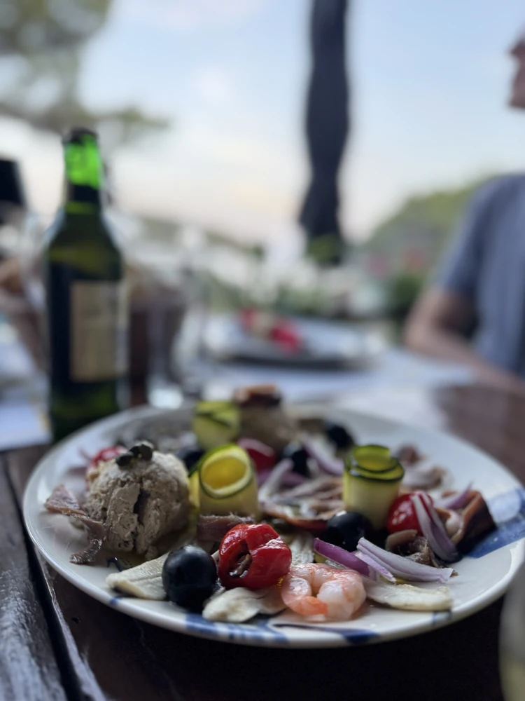 Die Thunfisch-Paste ist ausgezeichnet.