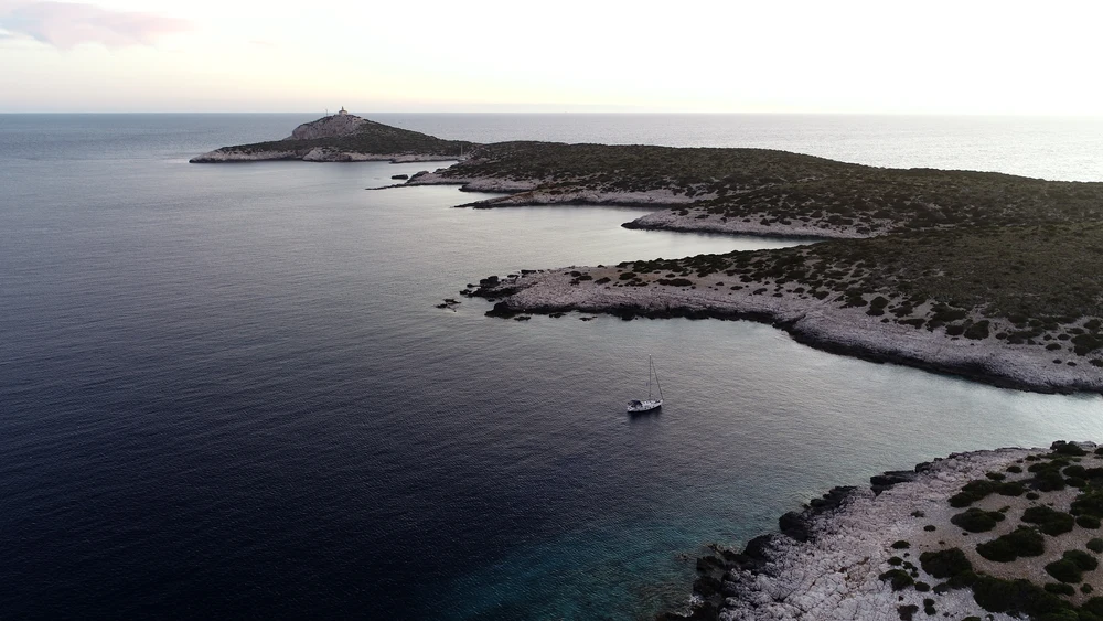 Die Leuchtturminsel Susac ist unbewohnt - und ist bei West-Wetterlage gut geschützt.