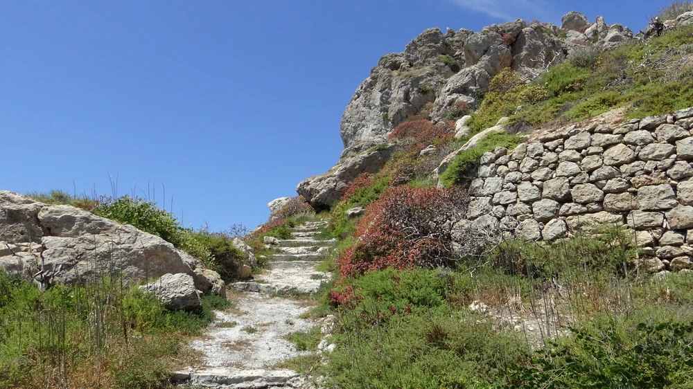 Wir segelten ab Milna auf Brac los - und erreichten Palagruza nach etwa zwanzig Stunden in der Mittagssonne.