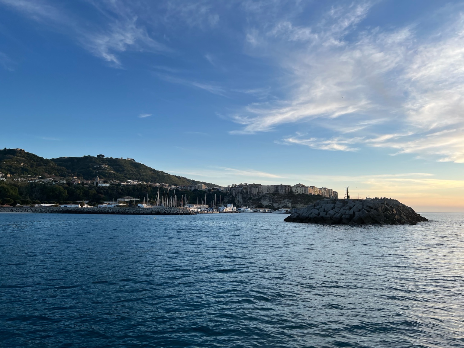 Zufahrt vom Hafen Tropea