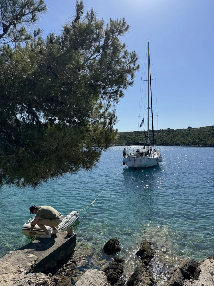 Die Marineros unterstützen Sie beim Anlegen. (Im Bild: Kein Marinero, sondern Crew.)