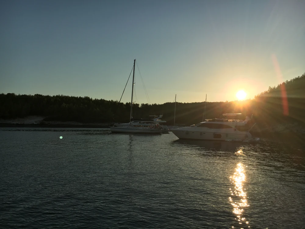 Das Bild entstand 2016. Wir lagen vor Buganker mit Landfeste.