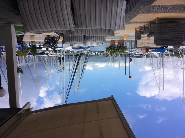 Eine Bar in der Marina Gouvia